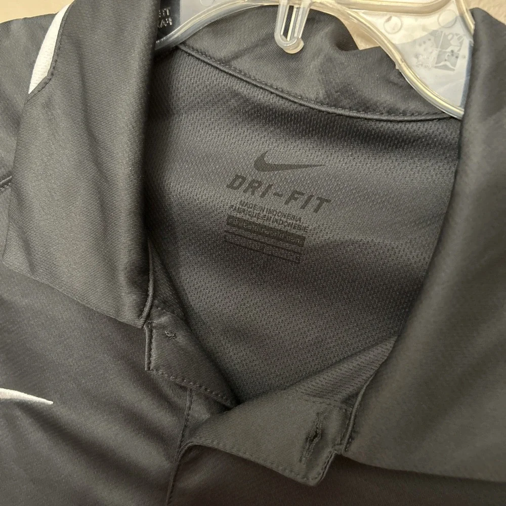 nike large gray dri fit short sleeve Polo‎ Shirt With White